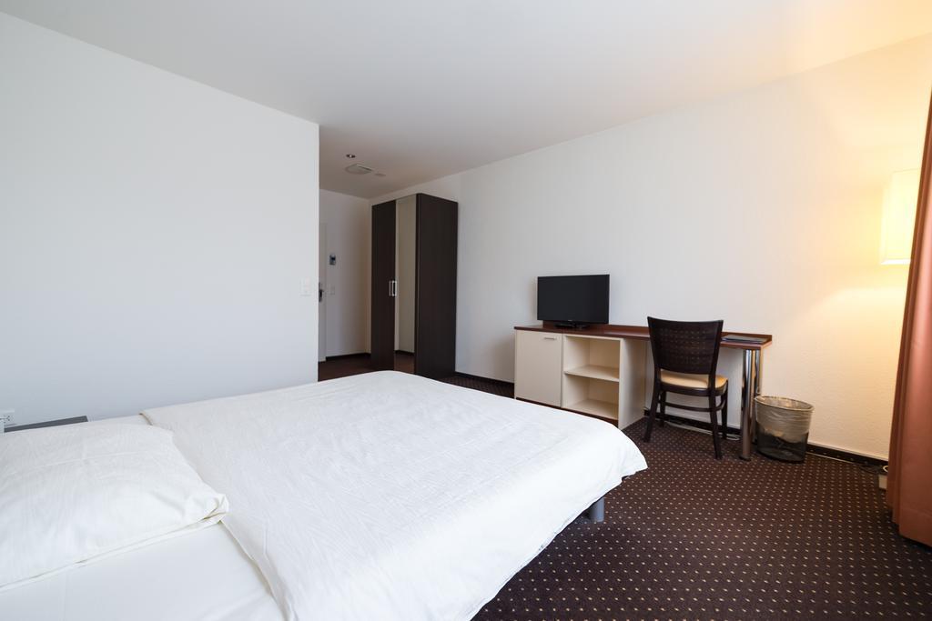 Motel Fehraltorf Uster Extérieur photo