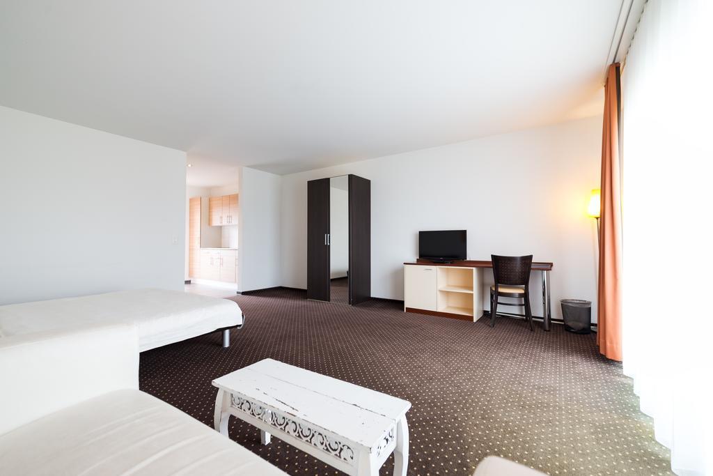 Motel Fehraltorf Uster Extérieur photo